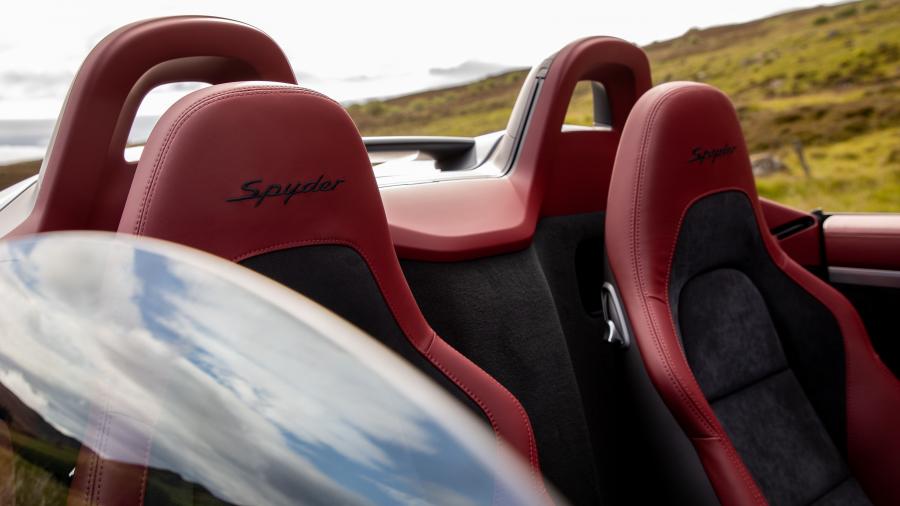 Интерьер Porsche 718 Spyder (982) 2019 года  (WW) (фото 306 из 318)